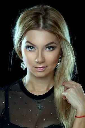 Photo of Polina Logunova from the Latest Netflix gallery