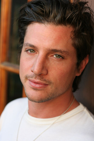 Simon Rex photo