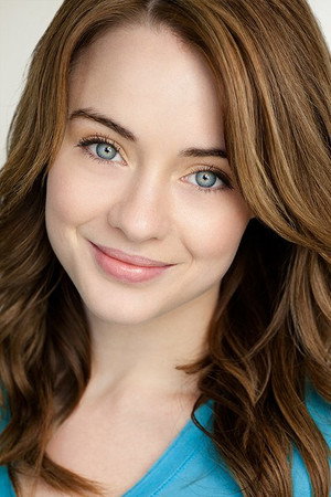 Photo of Hannah Kasulka from the Latest Netflix gallery
