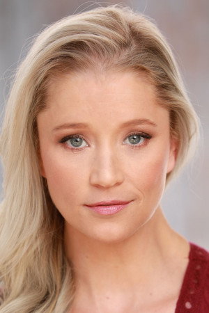 Kristen Renton photo