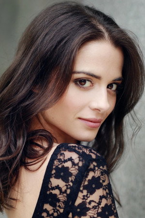 Stephanie Leonidas photo