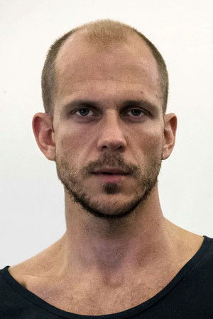 Gustaf Skarsgård photo