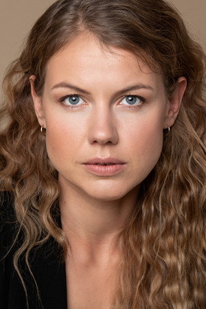 Photo of Laura Niils from the Latest Netflix gallery