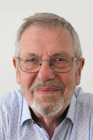 Photo of Larry Dann from the Latest Netflix gallery