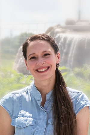 Photo of Beth Pol from the Latest Netflix gallery