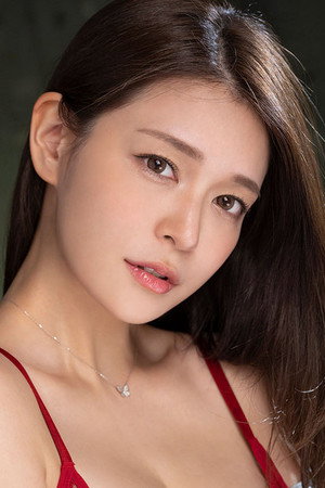 Photo of Mary Tachibana from the Latest Netflix gallery
