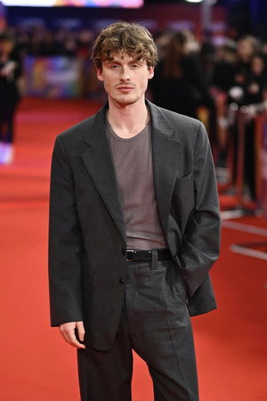 Photo of Giles Surridge from the Latest Netflix gallery