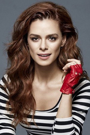 Özge Özpirinçci photo