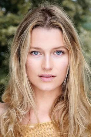 Photo of Jessica Madsen from the Latest Netflix gallery