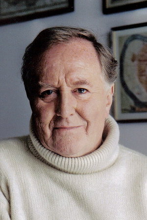 Robert Hardy photo