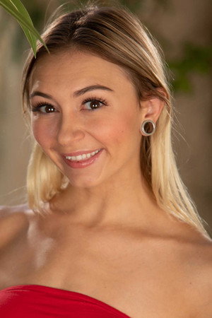 Photo of Chloe Temple from the Latest Netflix gallery