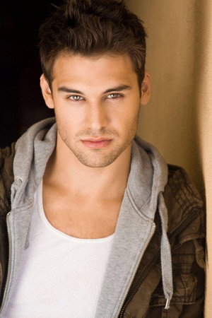 Ryan Guzman photo