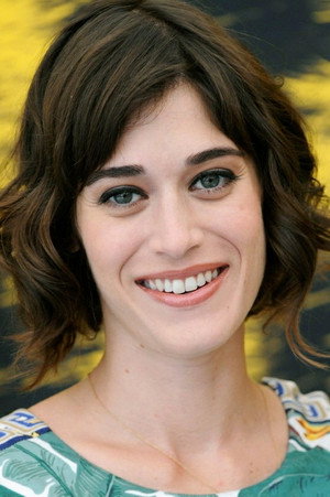 Lizzy Caplan photo