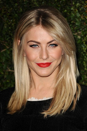 Julianne Hough photo