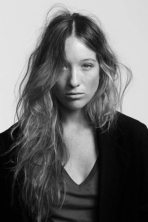 Sophie Lowe photo