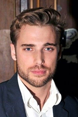 Dustin Milligan photo