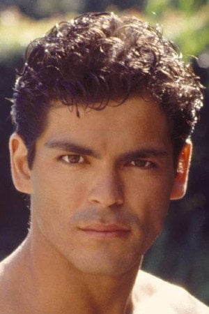 Photo of Arik Travis from the Latest Netflix gallery
