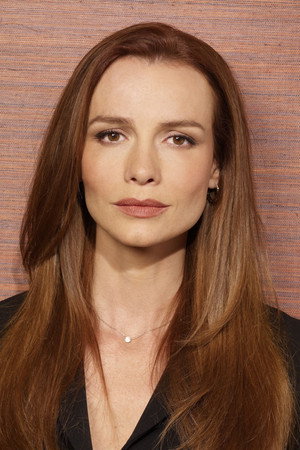 Saffron Burrows photo