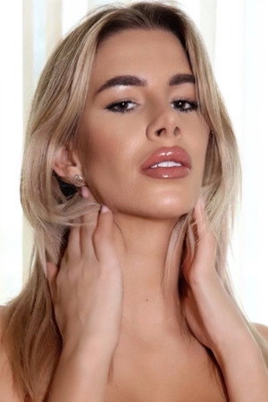 Photo of Ema Karter from the Latest Netflix gallery