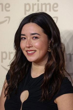 Maya Erskine photo