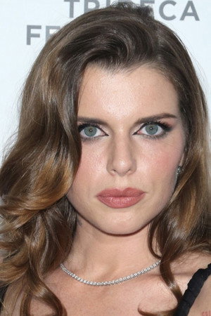 Photo of Julia Fox from the Latest Netflix gallery