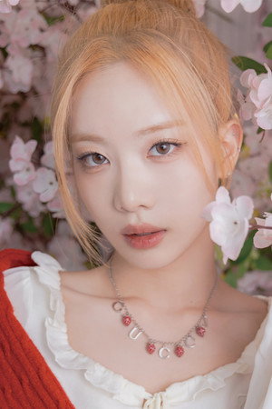 Kim Lip photo