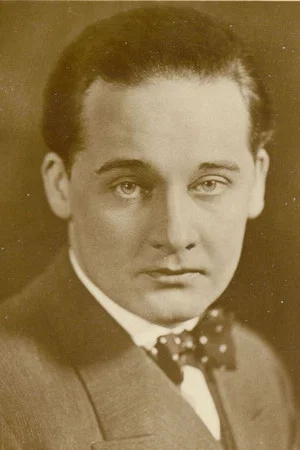 Photo of Max Hansen from the Latest Netflix gallery