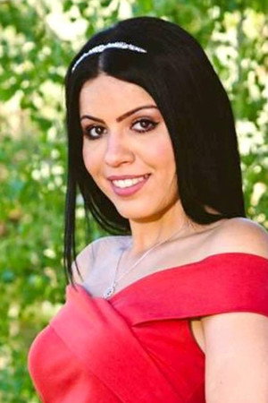 Photo of Larissa Santos from the Latest Netflix gallery