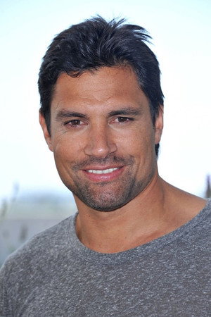 Manu Bennett photo