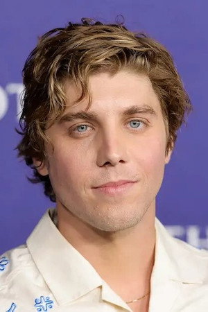Lukas Gage photo