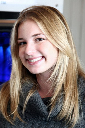 Emily VanCamp photo