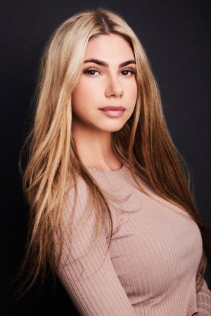 Photo of Shannon Dalonzo from the Latest Netflix gallery