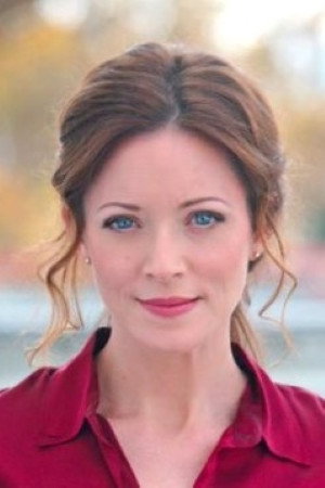 Elizabeth Bogush photo