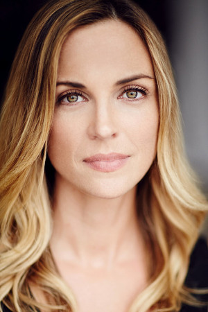 Kelly Sullivan photo