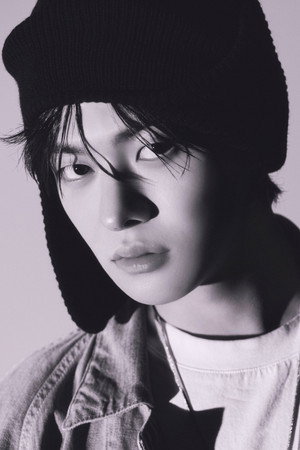 Photo of Lee Leo from the Latest Netflix gallery
