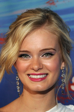 Sara Paxton photo