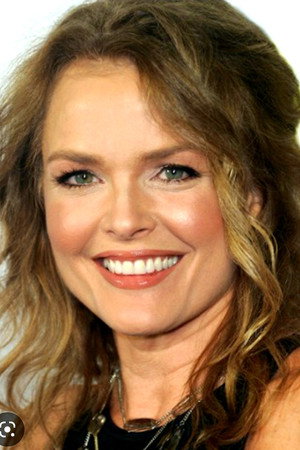 Dina Meyer photo