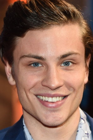 Jannik Schümann photo