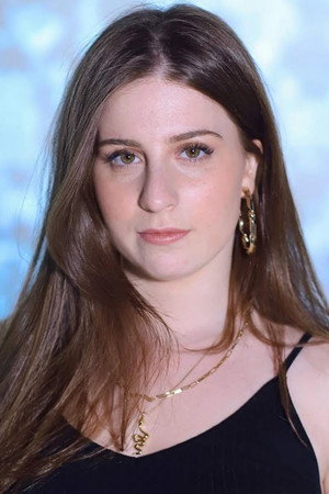 Photo of Zeynep Özkaya from the Latest Netflix gallery