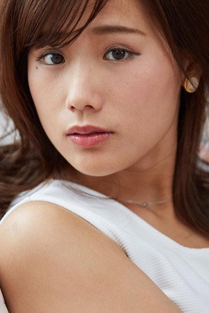 Photo of Yuzuki Akiyama from the Latest Netflix gallery
