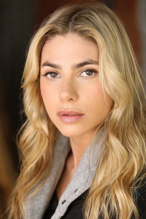 Photo of Shannon Dalonzo from the Latest Netflix gallery