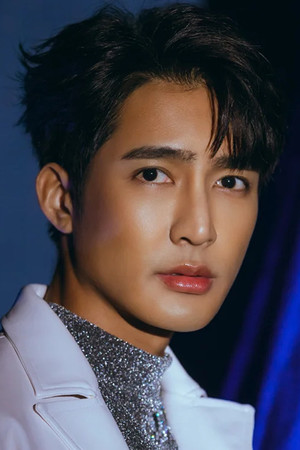 Pirapat Watthanasetsiri photo