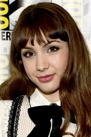 Hannah Marks photo