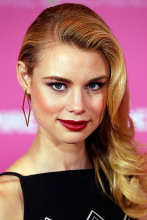 Lucy Fry photo