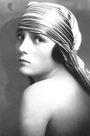 Photo of Pauline Starke from the Latest Netflix gallery