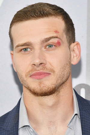 Oliver Stark photo