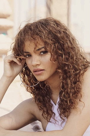 Leslie Grace photo
