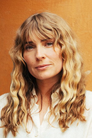 Photo of Aliette Opheim from the Latest Netflix gallery