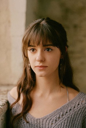 Daisy Edgar-Jones photo