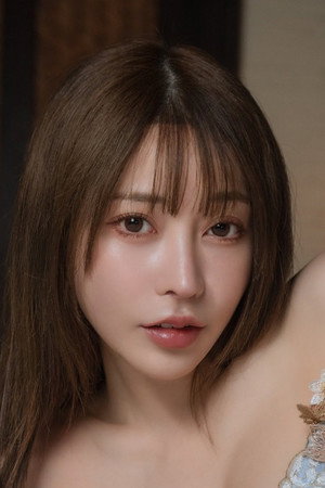 Photo of Alice Nanase from the Latest Netflix gallery